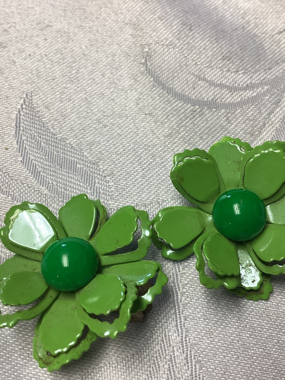 Green metal vintage clip and earrings floral circa 1950s💚💚💚💚💚